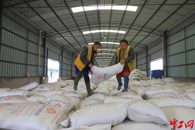 貴州福泉 “一路綠燈”搶運(yùn)化肥，全力保障春耕農(nóng)資供應(yīng)