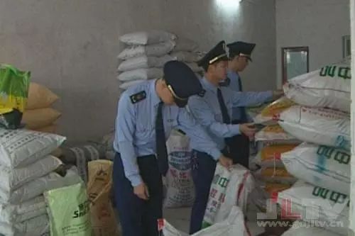 化肥市場驚現(xiàn)“變形記” 一人分飾多角，296萬元假肥流向13省